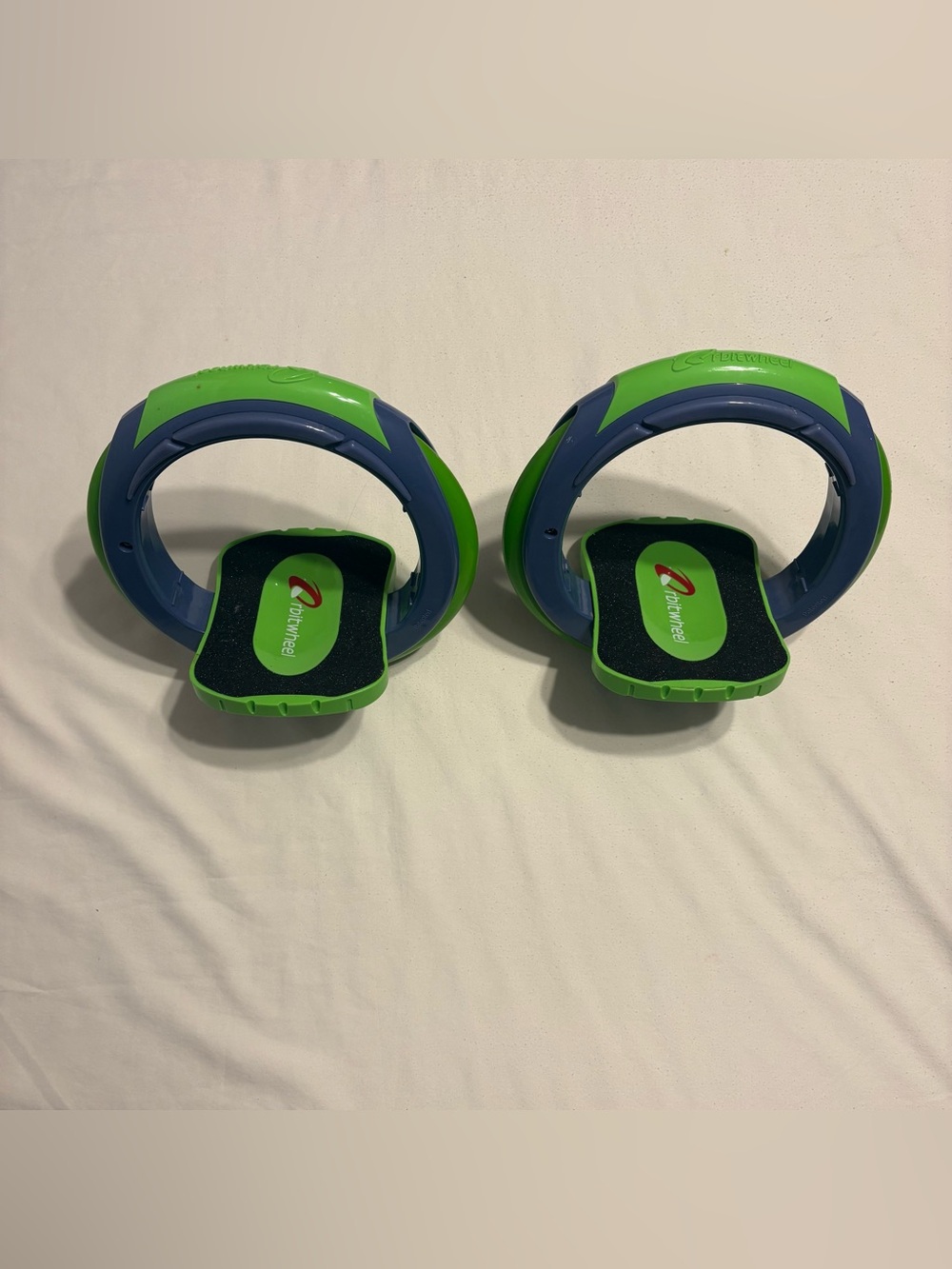 Inventist Orbitwheel Boardless Skateboard Skates in Green and Blue